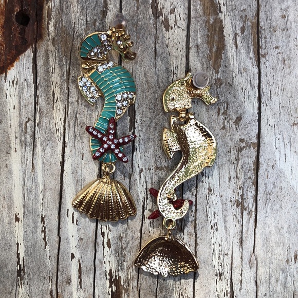 ARIA Seahorse Statement Earrings! - Picture 5 of 6